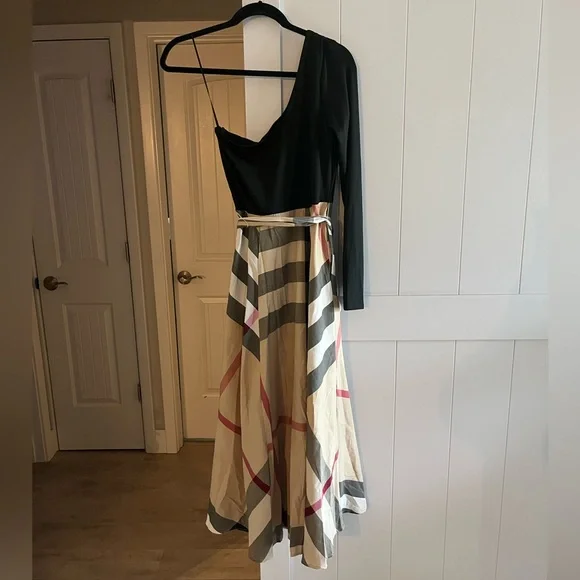 Dress Day One Sleeve Dress - Picture 3 of 5